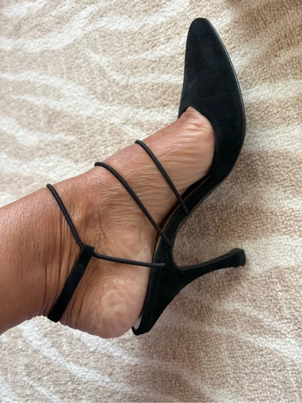 CHANEL elegant pointed